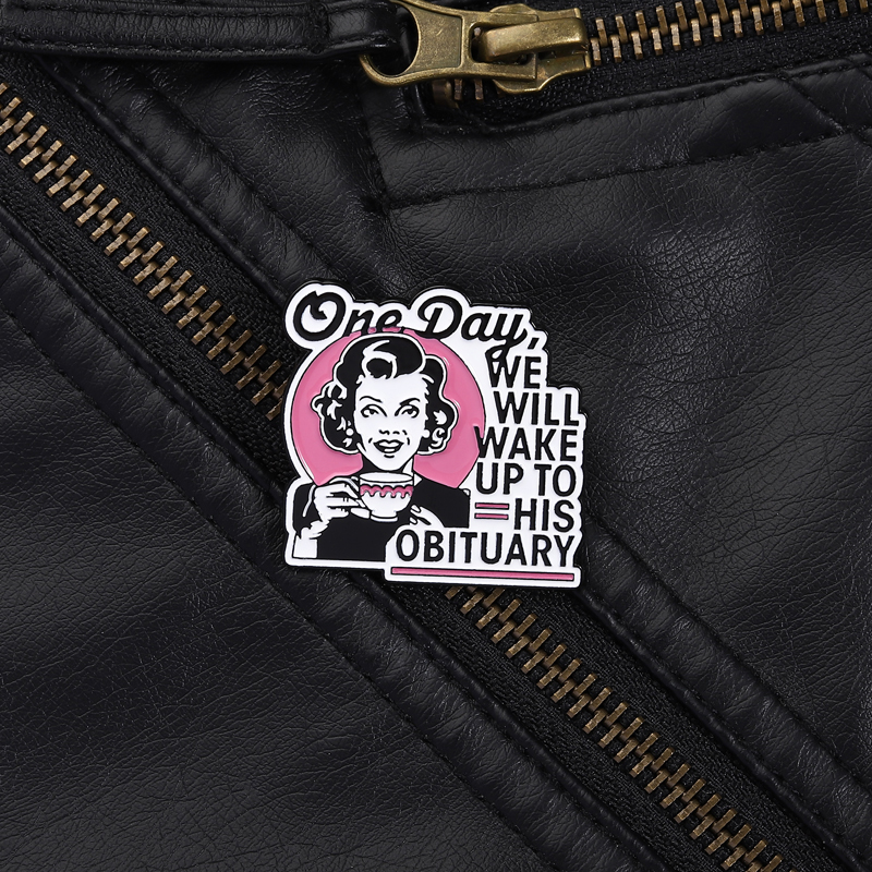 Dark Humor Housewife Pin Sarca - Vintage Fashion Obituaries avis et prix